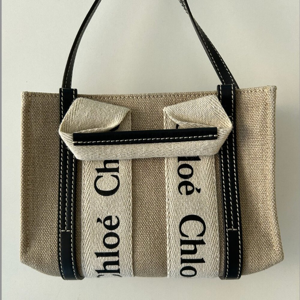 CHLOÉ + NET SUSTAIN Woody mini leather-trimmed linen tote